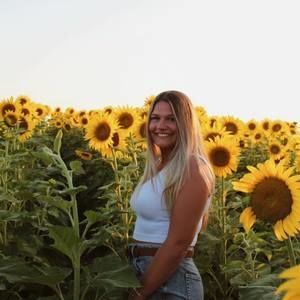 Meet your Posher, Courtney